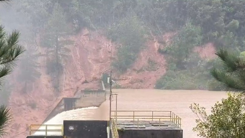 Imagem da barragem com risco de rompimento