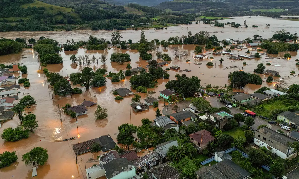 Imagem aérea de uma cidade do Rio Grande do Sul, completamente inundada