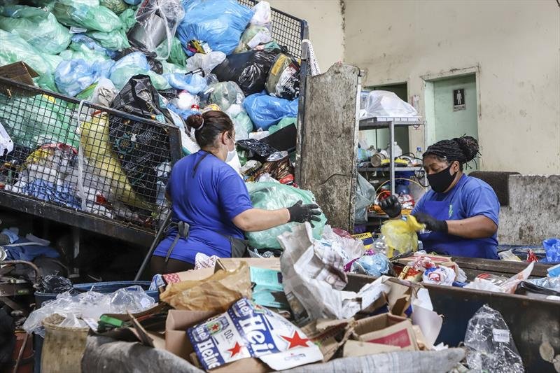 Brasileiros querem reciclar, mas 42% não têm coleta seletiva na rua onde moram