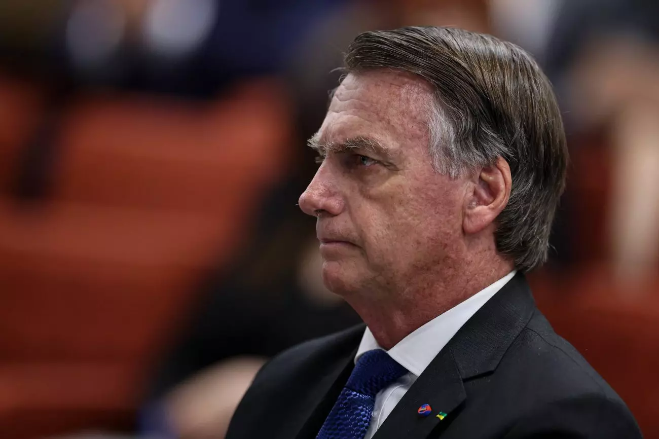 Alexandre de Moraes decreta prisão domiciliar do ex-presidente Jair Bolsonaro
