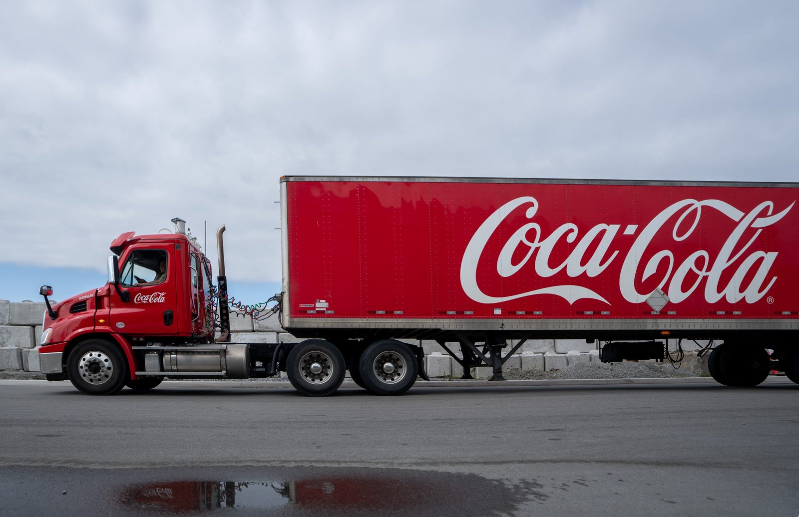 Coca-Cola anuncia R$7 bilhões em investimentos no Brasil e amplia presença estratégica