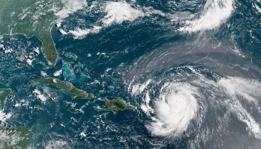 Furacão Erin alcança categoria 5 e lança alerta para ilhas do Caribe com ventos de até 255 km/h