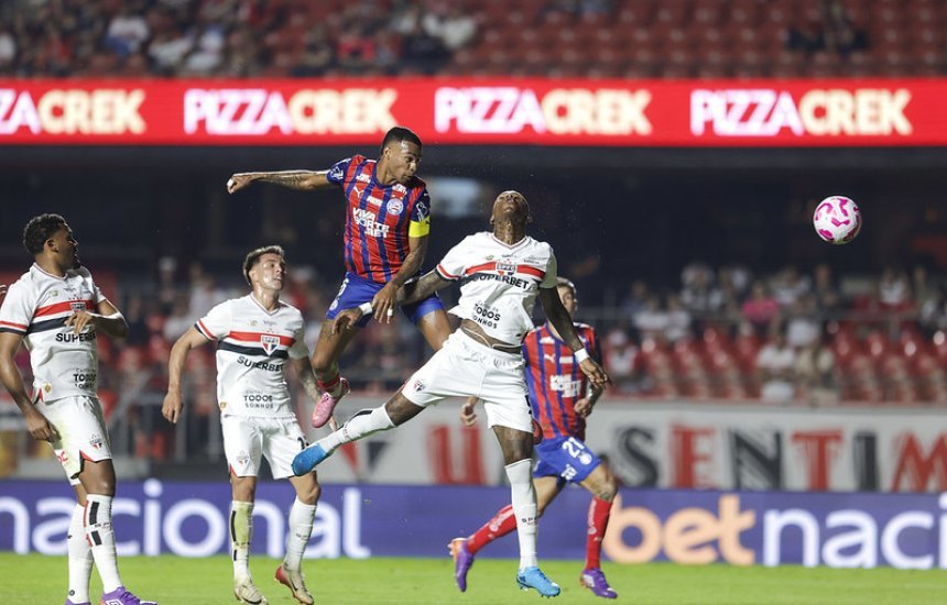 São Paulo vence o Bahia com gol 100 de Luciano e assistência de letra