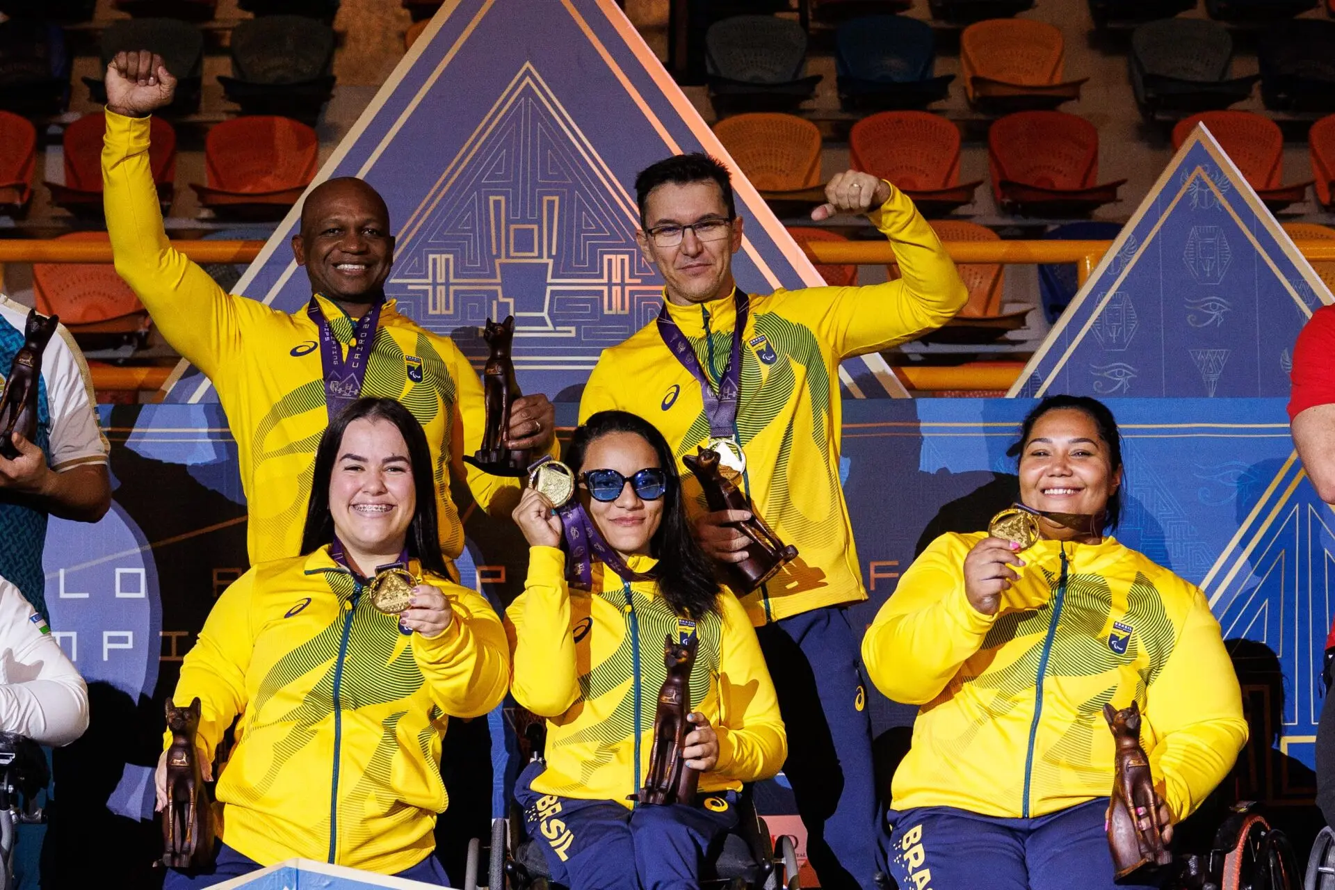 Cairo 2025: Brasil encerra melhor campanha em Mundiais de halterofilismo com ouro por equipes
