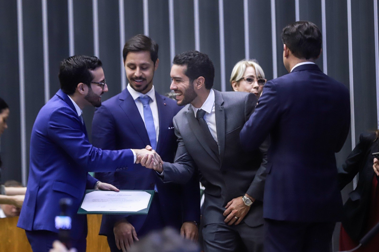 João Brasio recebe Medalha de Mérito Legislativo por atuação na segurança digital