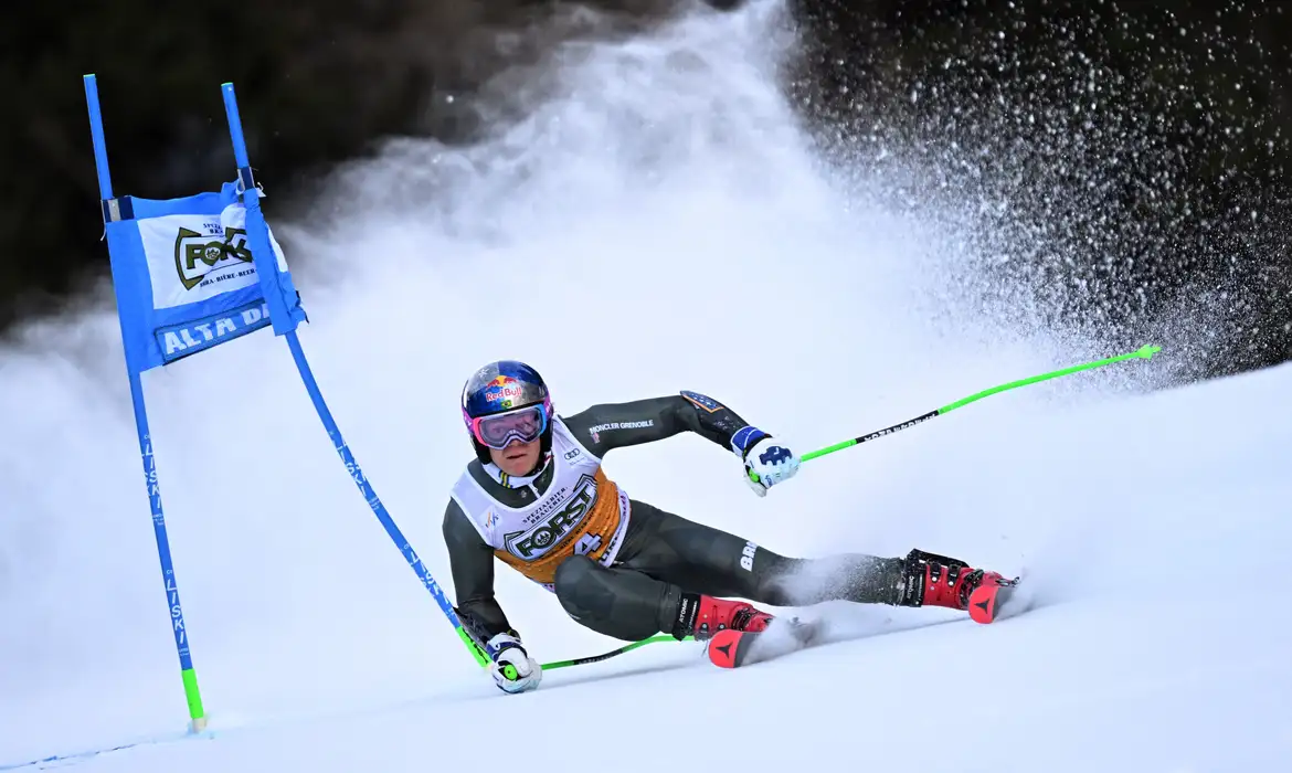 Lucas Pinheiro é prata em Copa do Mundo de Esqui Alpino na Suíça