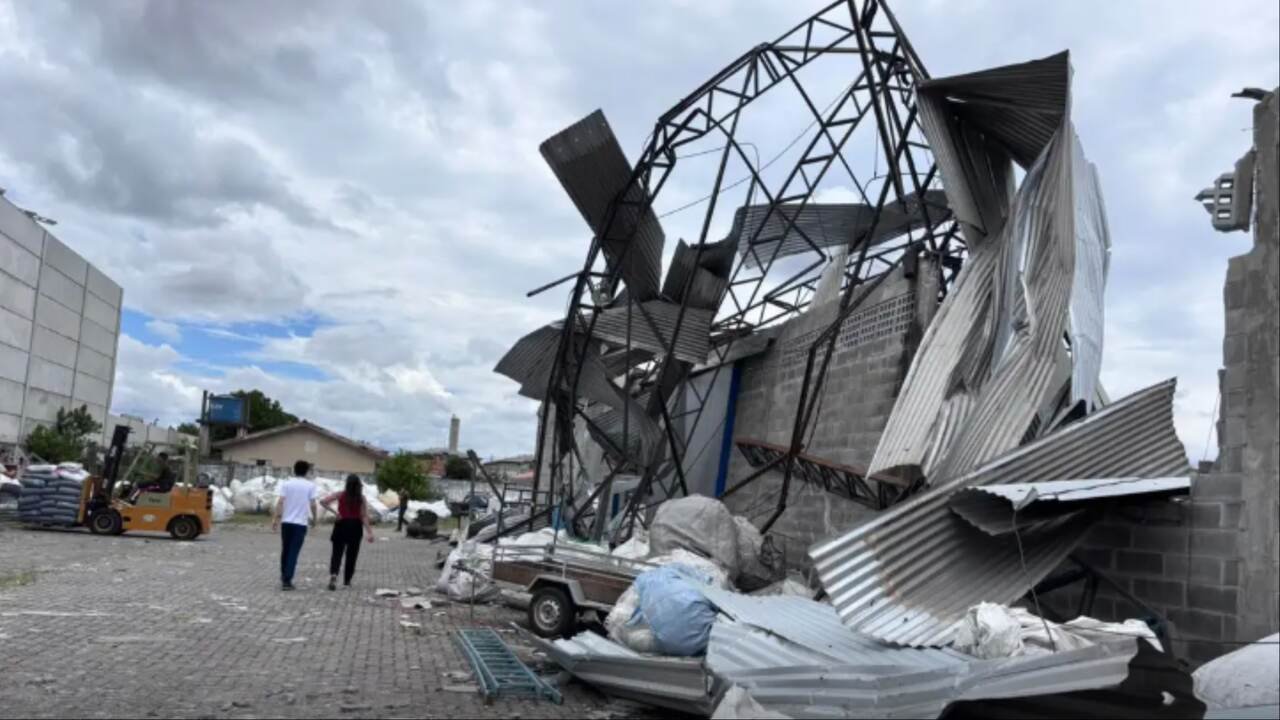 Tornado com ventos de 180 km/h provoca destruição em São José dos Pinhais (PR)