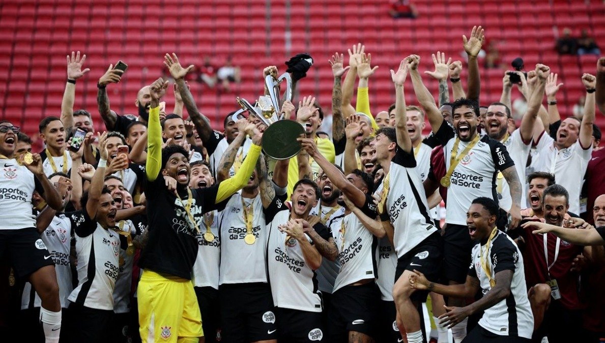 Corinthians vence o Flamengo e conquista a Supercopa do Brasil 2026