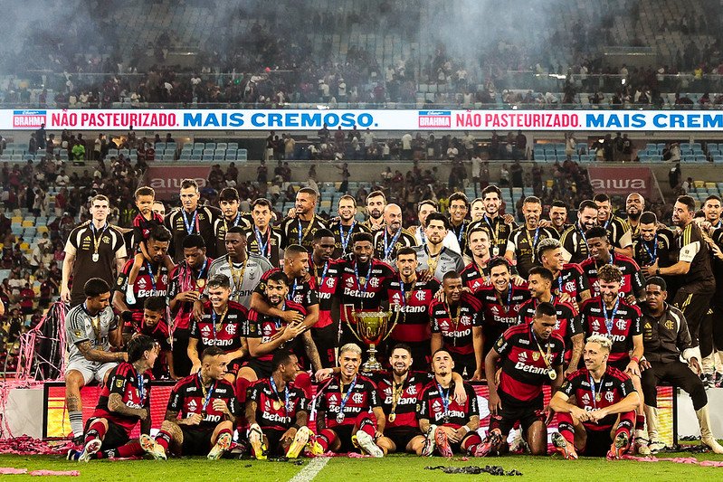 Flamengo supera Fluminense nos pênaltis e conquista tricampeonato carioca