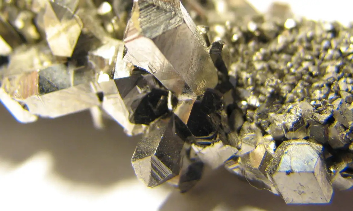 Brasil busca parceria com Europa para desenvolver cadeia de minerais críticos