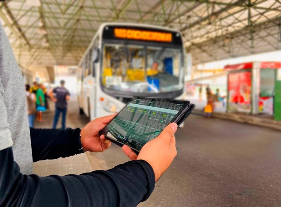 IA transforma gestão do transporte público e avança no Brasil com análise massiva de dados 