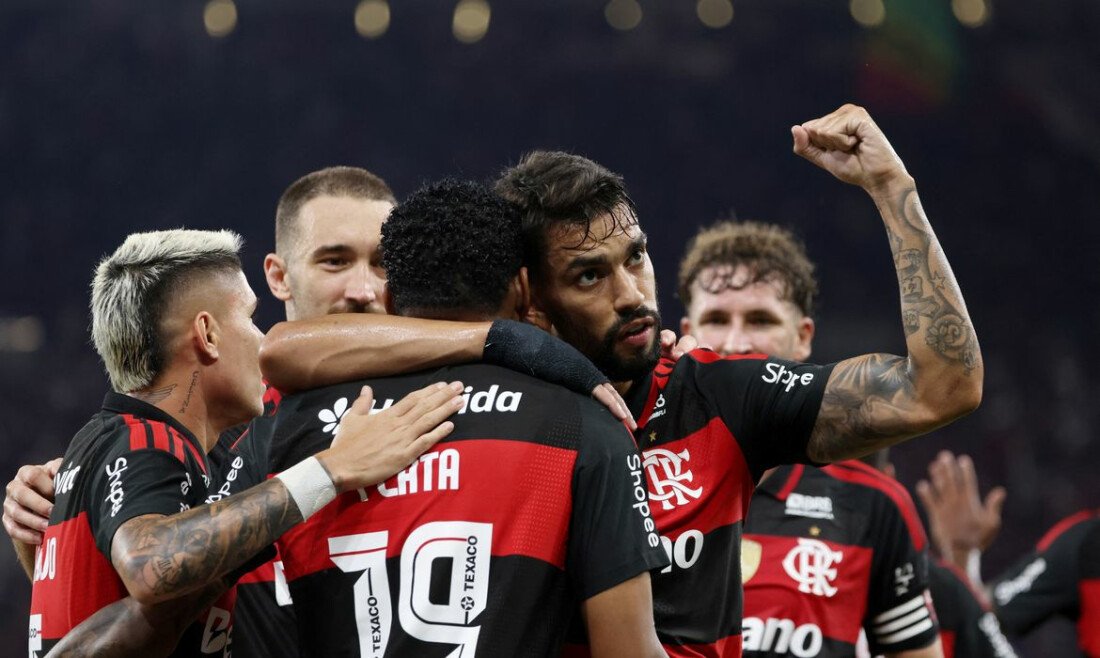 Flamengo vira sobre o Santos no Maracanã e se aproxima do G4 do Brasileirão