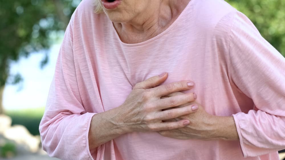 Mulheres infartam mais depois da menopausa? Entenda quais são os riscos para o coração da mulher 