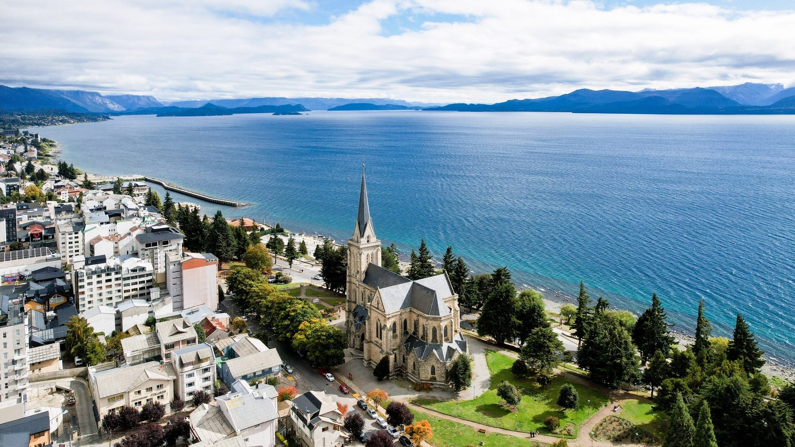 Bariloche registra alta de 43% nas reservas de brasileiros e reforça crescimento como destino de verão na Patagônia