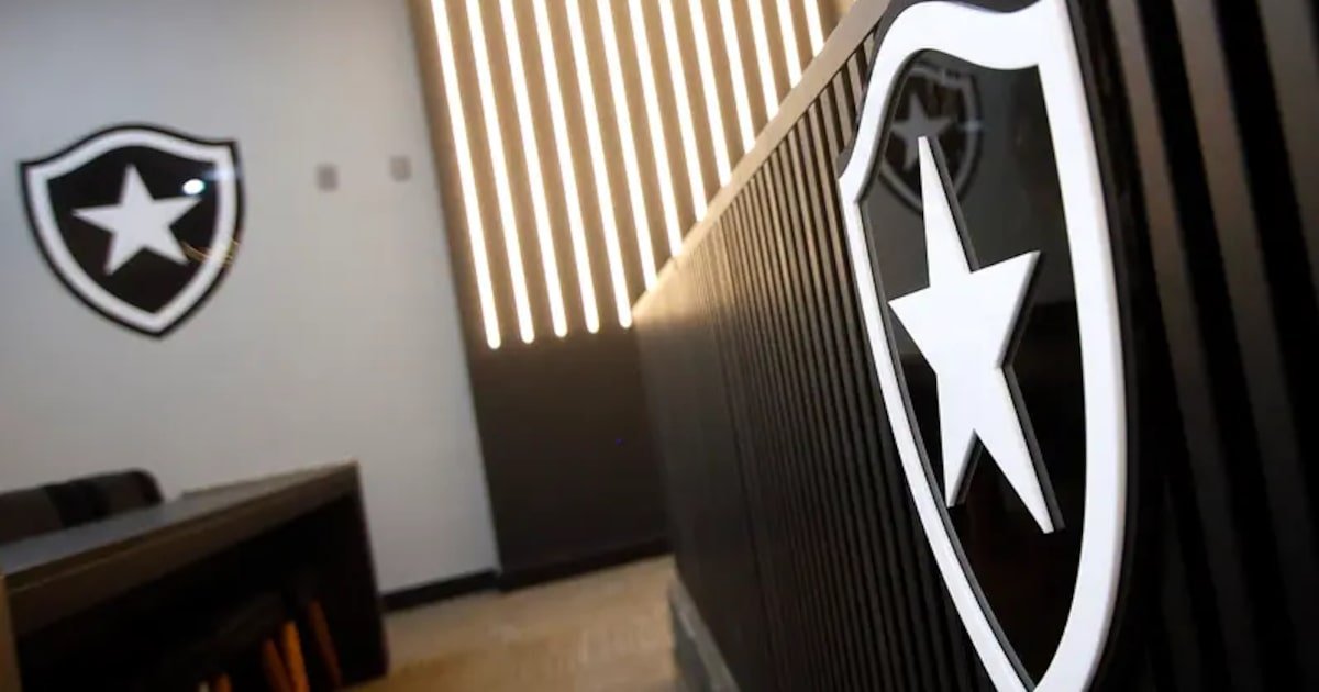 Dívida bilionária com contratações pressiona finanças do Botafogo de Futebol e Regatas