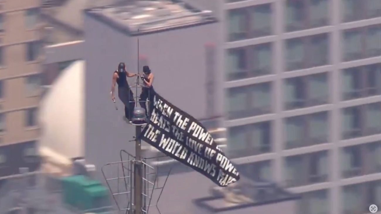 Pedido de casamento no topo do Empire State termina com detenção de casal em Nova York