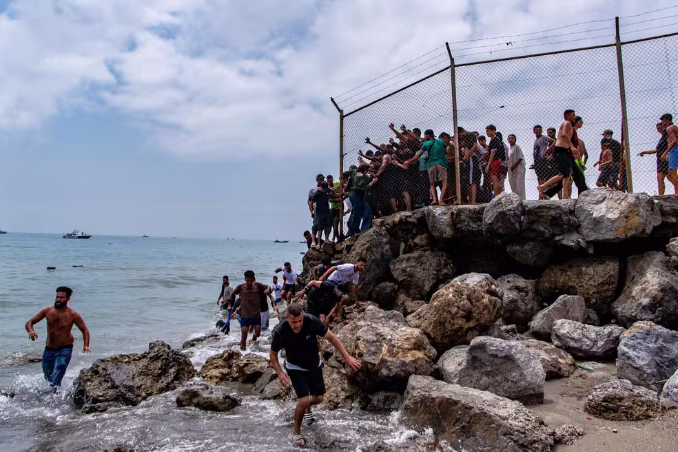 Sobe para 57 número de imigrantes mortos ao tentar chegar a nado à Espanha