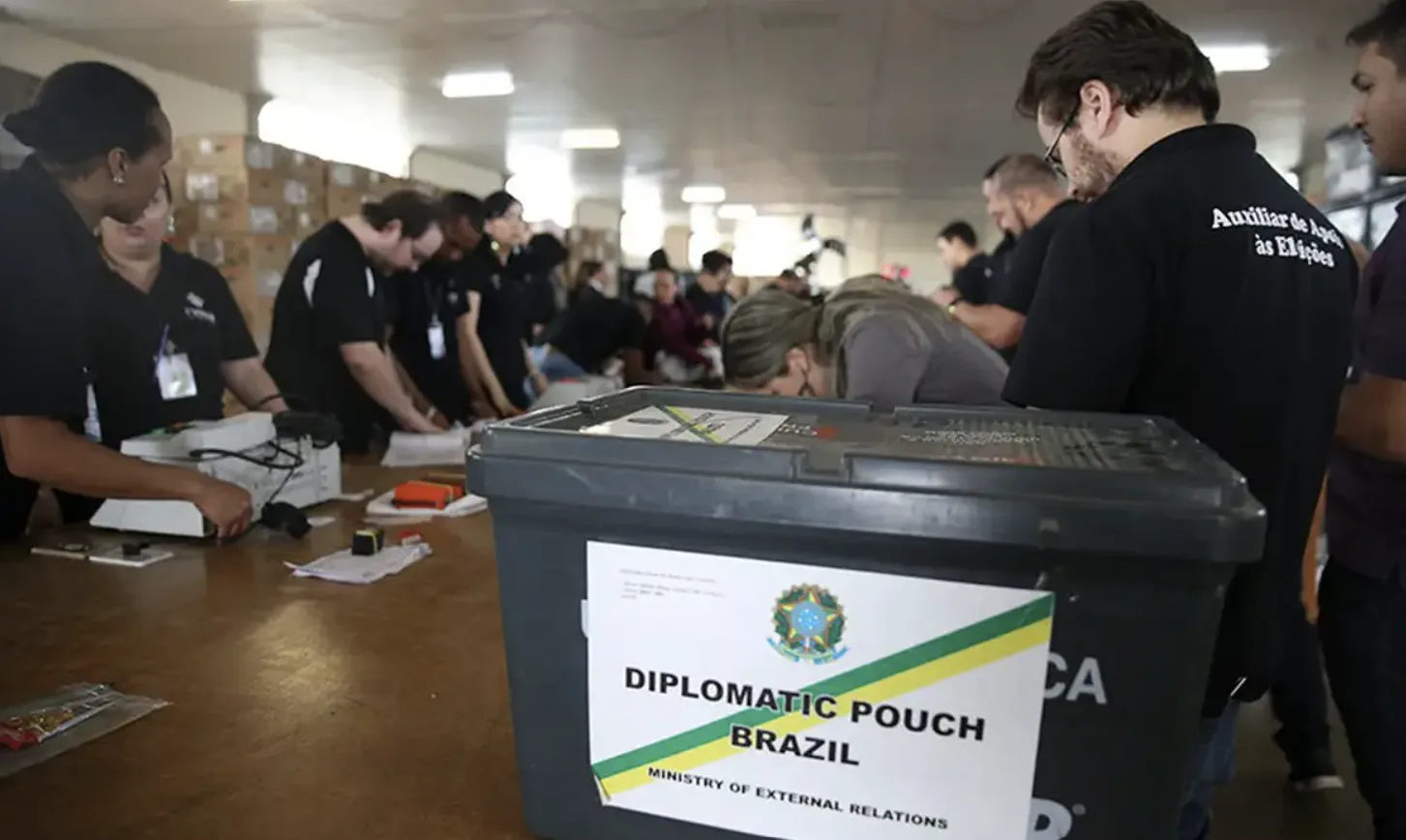 Quase 1 milhão de brasileiros no exterior poderão votar nas eleições