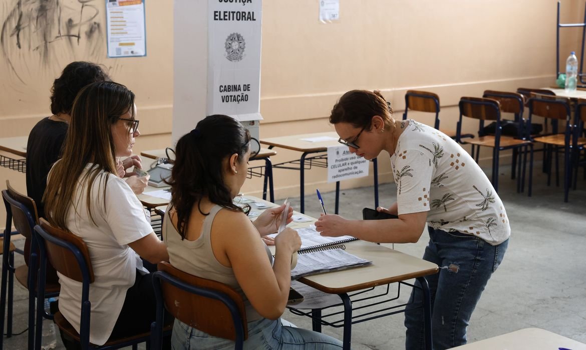 Mais de 2 mil seções eleitorais mudaram de local para o 2º turno; veja como consultar onde votar