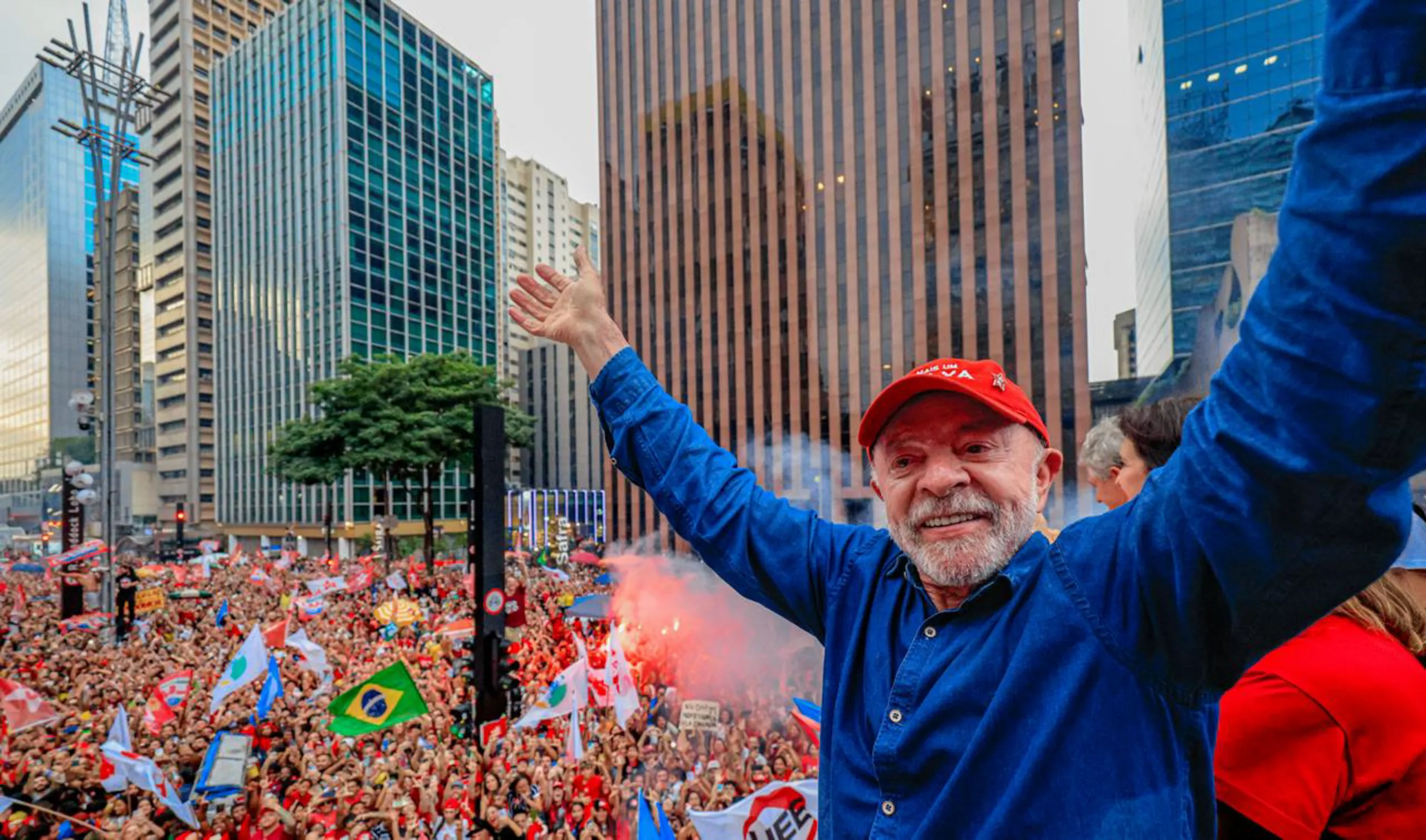 Em virada histórica, Lula é reeleito presidente da República
