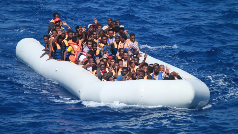 Naufrágio de barco com imigrantes deixa 139 mortos na costa da África