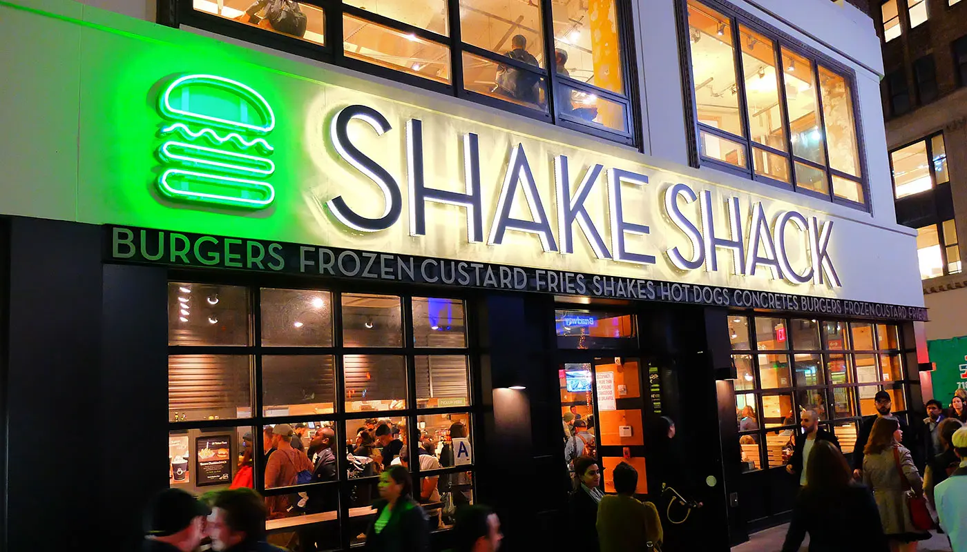 Rede de fast food Shake Shack chega ao Brasil em 2027 com operadora do Outback